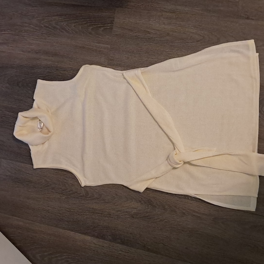 New Venus sleeveless ivory tunic sweater